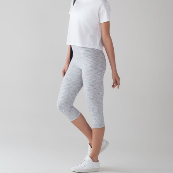 Lululemon Wunder Under Hi-Rise 1/2 Tight (Luxtreme)
Space Ice Grey Alpine White - Picture 2 of 14